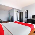 โรงแรม Oyo 963 Sunshine 2*