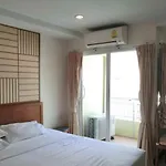 Oyo 1097 Thep Apartment