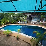 โรงแรม Oyo 1003 Naklua House 3*