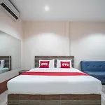 โรงแรม โอโย 645 บ้านเรืองรุ่งโรจน์ 2*