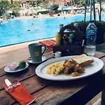 View Talay 1b By Franco Jontiem Bed & Breakfast