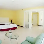Eastiny Hotel 4*