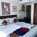 อพาร์ทเม้น Luxury Business Suits In Grand Avenue By Estates *
