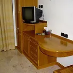 Max Hotel