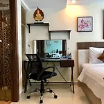 อพาร์ทเม้น Luxury Business Suits In Grand Avenue By Estates *