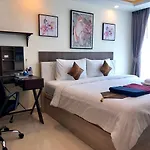 Luxury Business Suits In Grand Avenue By Estates อพาร์ทเม้น