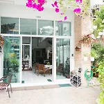 Admire House