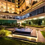 Rare Panoramic Sea, City & Mountain Views - Xxl Balcony - 1Gbps Blazing Fast Free Wifi - Pool - Gym - Pool Table - Steam - Sauna - Bar