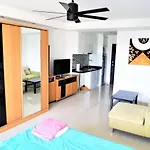 Plaza Condotel - Sleeps 2 Apartment Pattaya