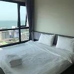 Apartment The Base Seaview Pattaya