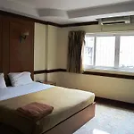 P72 โรงแรม 2*