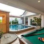 Sabai Pool 12-15 Persons 6br, Sauna, Pool Table, Karaoke, Bbq วิลล่า *