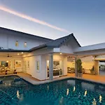Sabai Pool 12-15 Persons 6br, Sauna, Pool Table, Karaoke, Bbq วิลล่า *