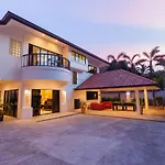 วิลล่า Luxury Pool 4 Bedroom 900m 1.5 Km Downtown Pattaya