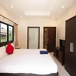 Luxury Pool 4 Bedroom 900m 1.5 Km Downtown วิลล่า