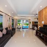 Luxury Pool 4 Bedroom 900m 1.5 Km Downtown *