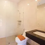 Luxury Pool 4 Bedroom 900m 1.5 Km Downtown