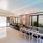 Luxury Pool 4 Bedroom 900m 1.5 Km Downtown