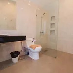 Luxury Pool 4 Bedroom 900m 1.5 Km Downtown วิลล่า