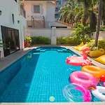 วิลล่า Luxury Pool 4 Bedroom 900m 1.5 Km Downtown
