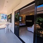 Luxury Pool 4 Bedroom 900m 1.5 Km Downtown วิลล่า Pattaya