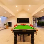 Luxury Pool 4 Bedroom 900m 1.5 Km Downtown *