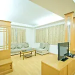Jolly & Restaurant Guest house Pattaya