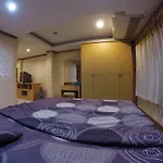 Nuan Cofe & Guesthouse