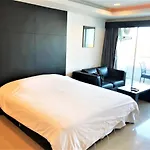Platinum Suites, Thepprasit Road - Large Top Floor Studio