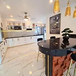 Villa Izzyland Luxury Pool Walking Street *