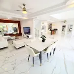Izzyland Luxury Pool Walking Street Villa Pattaya