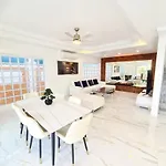 Izzyland Luxury Pool Walking Street Villa Pattaya