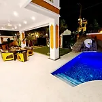 Izzyland Luxury Pool Walking Street Villa *