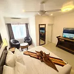 Izzyland Luxury Pool Walking Street *