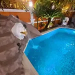 Villa Izzyland Luxury Pool Walking Street *