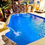 Izzyland Luxury Pool Walking Street Villa *