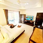 Izzyland Luxury Pool Walking Street * Pattaya
