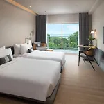 Cross Pratamnak Hotel Pattaya
