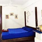 Canterbury Tales Hotel *