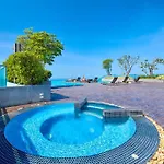 W Tower By Tech โรงแรม *