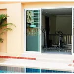 โรงแรม Soi2inn 3*