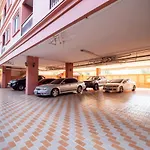 Reddoorz Navin Mansion 3 Hotel 3*