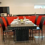 Villa Jj *