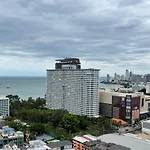 อพาร์ทเม้น The Base Deluxe Great Location