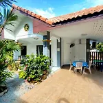 Corner Villa - Pattaya Holiday House Walking Street 4 Bedrooms