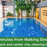 Corner - House Walking Street 4 Bedrooms วิลล่า *
