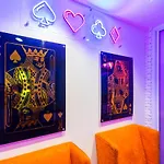 วันหยุดที่บ้าน Game Over Pool 4b Walking Street 2 Km *