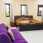 Corner - House Walking Street 4 Bedrooms วิลล่า *