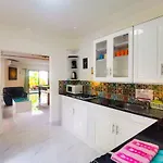 Corner Villa - Pattaya Holiday House Walking Street 4 Bedrooms