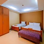 4 Bedroom Town With Private Pool